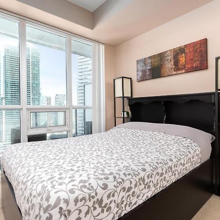 Apartmán Across From The Cn Tower, Metro Toronto Convention Centre And Rogers Centre In Downtown Toronto Core Exteriér fotografie