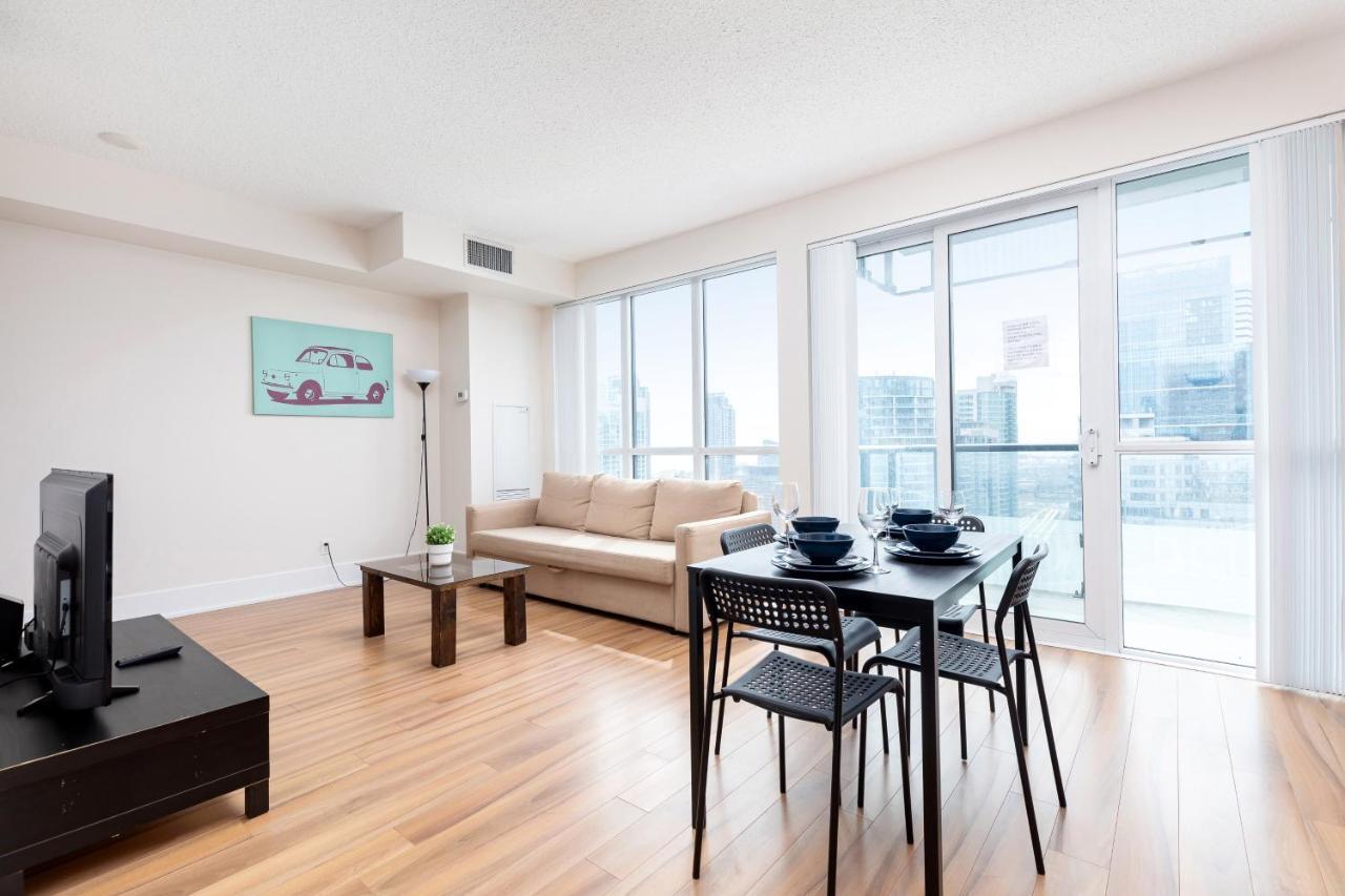 Apartmán Across From The Cn Tower, Metro Toronto Convention Centre And Rogers Centre In Downtown Toronto Core Exteriér fotografie