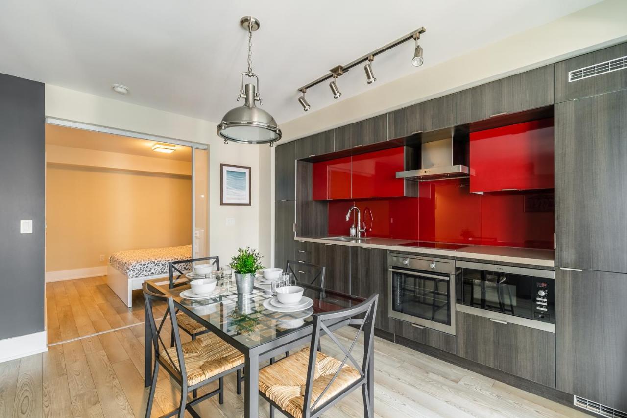 Apartmán Across From The Cn Tower, Metro Toronto Convention Centre And Rogers Centre In Downtown Toronto Core Exteriér fotografie