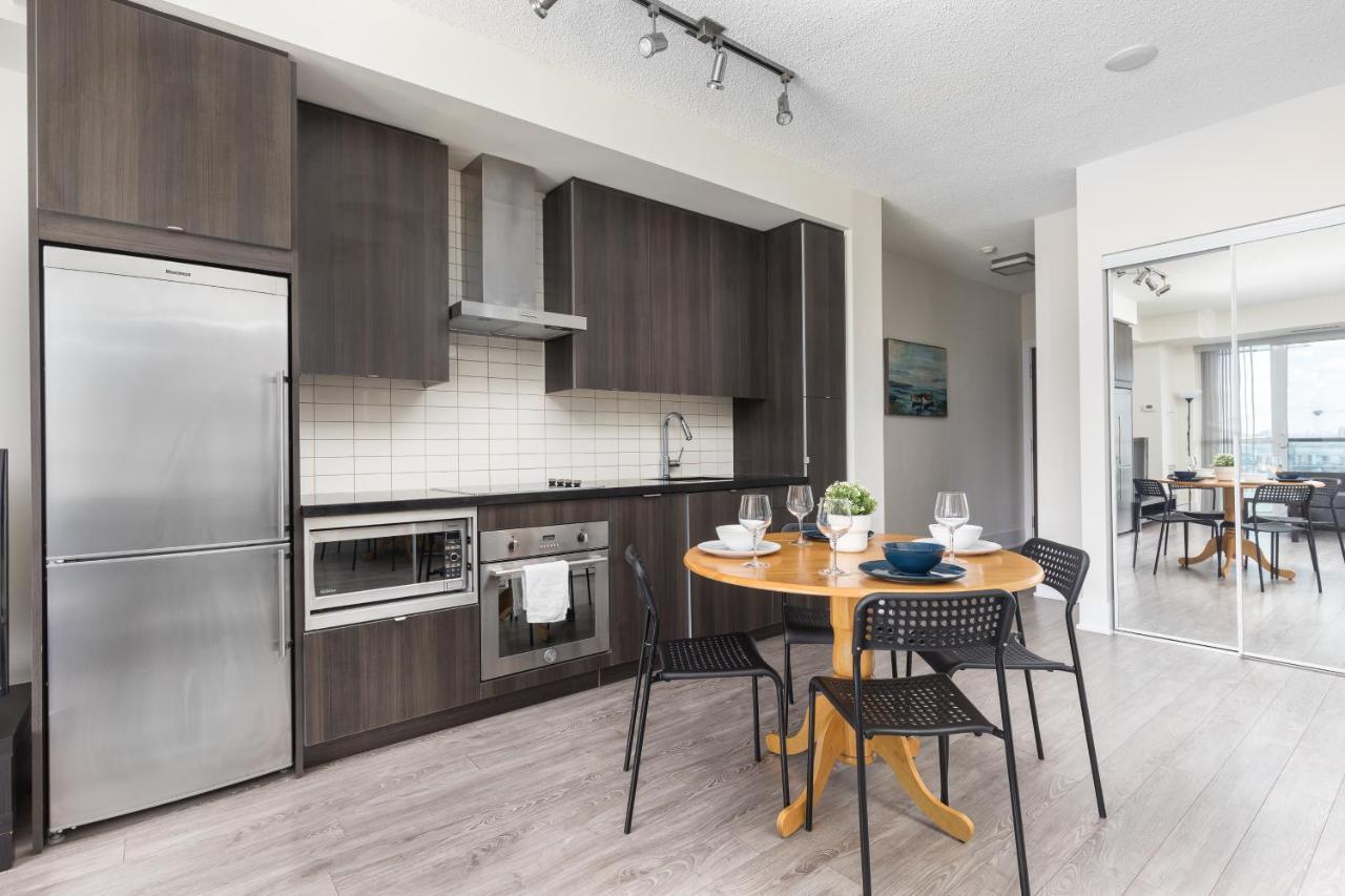 Apartmán Across From The Cn Tower, Metro Toronto Convention Centre And Rogers Centre In Downtown Toronto Core Exteriér fotografie