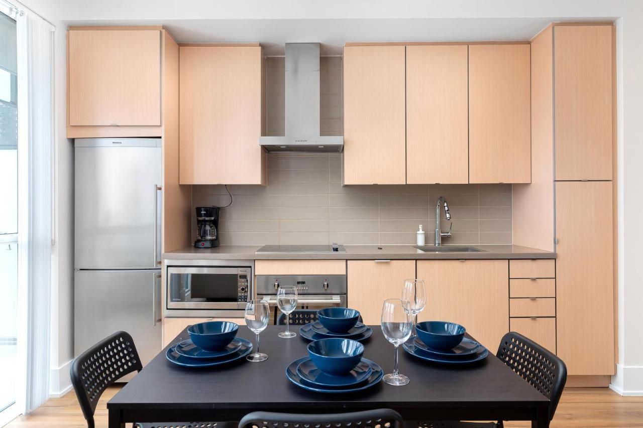 Apartmán Across From The Cn Tower, Metro Toronto Convention Centre And Rogers Centre In Downtown Toronto Core Exteriér fotografie