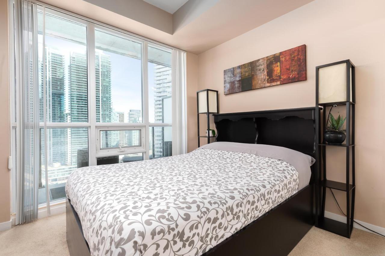 Apartmán Across From The Cn Tower, Metro Toronto Convention Centre And Rogers Centre In Downtown Toronto Core Exteriér fotografie