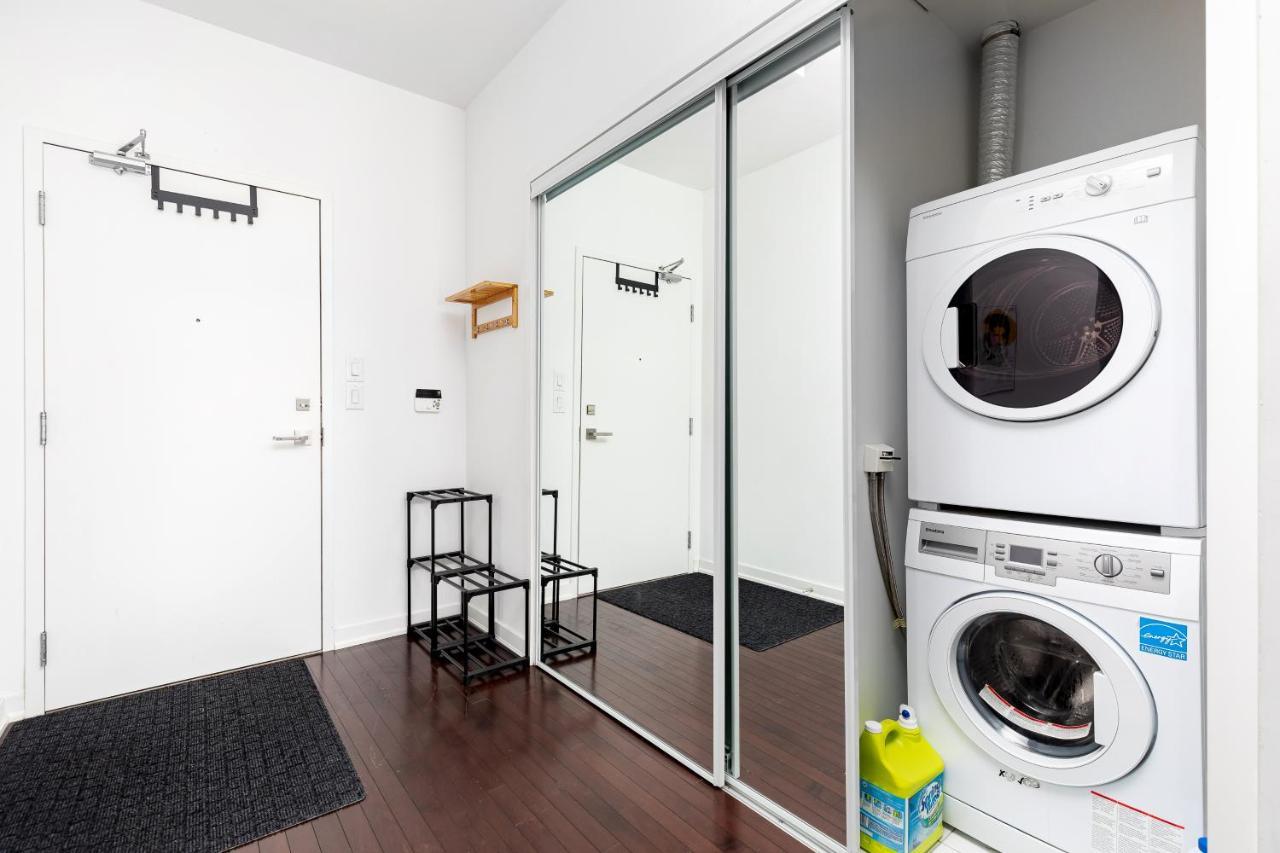 Apartmán Across From The Cn Tower, Metro Toronto Convention Centre And Rogers Centre In Downtown Toronto Core Exteriér fotografie