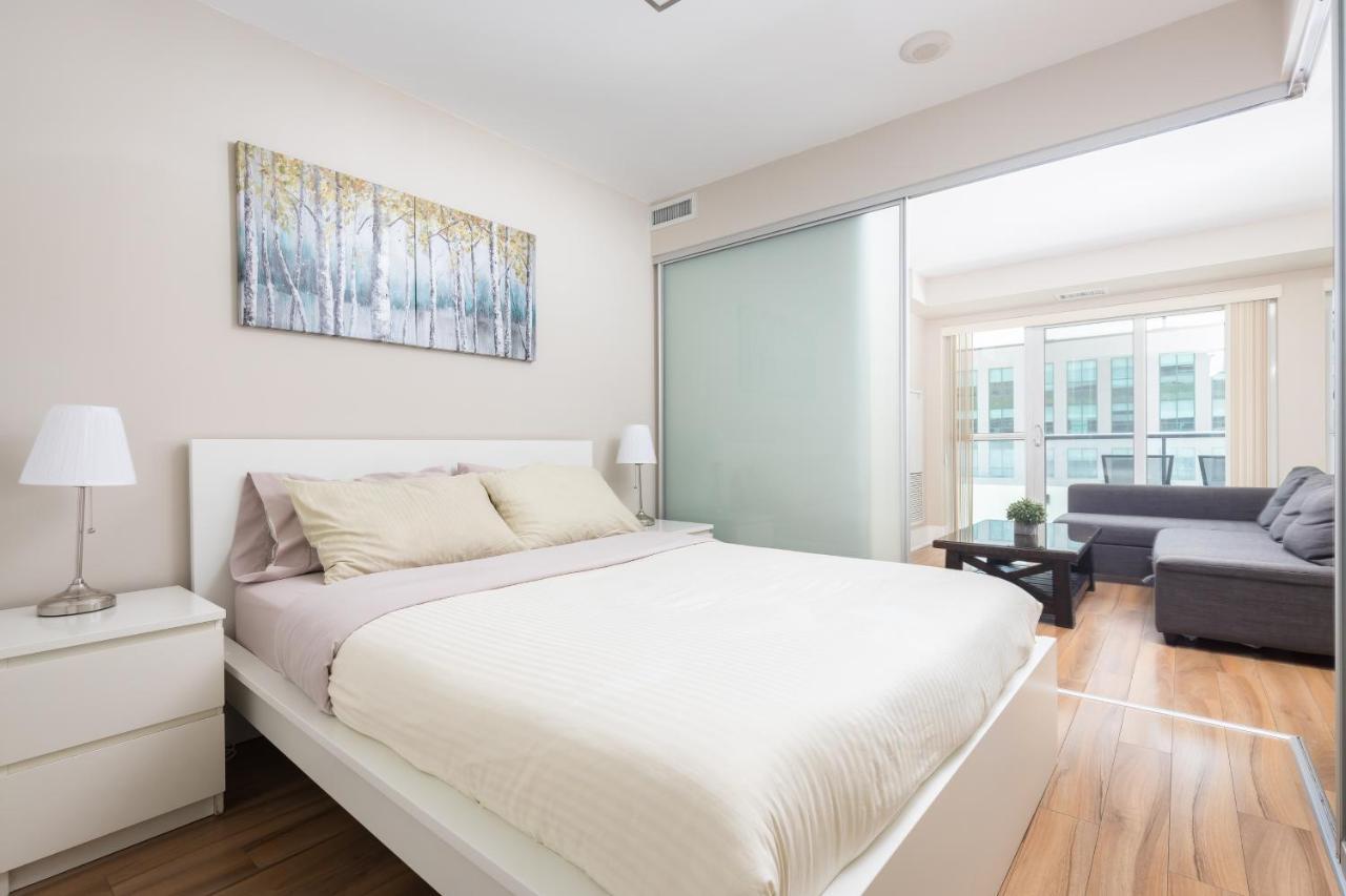 Apartmán Across From The Cn Tower, Metro Toronto Convention Centre And Rogers Centre In Downtown Toronto Core Exteriér fotografie