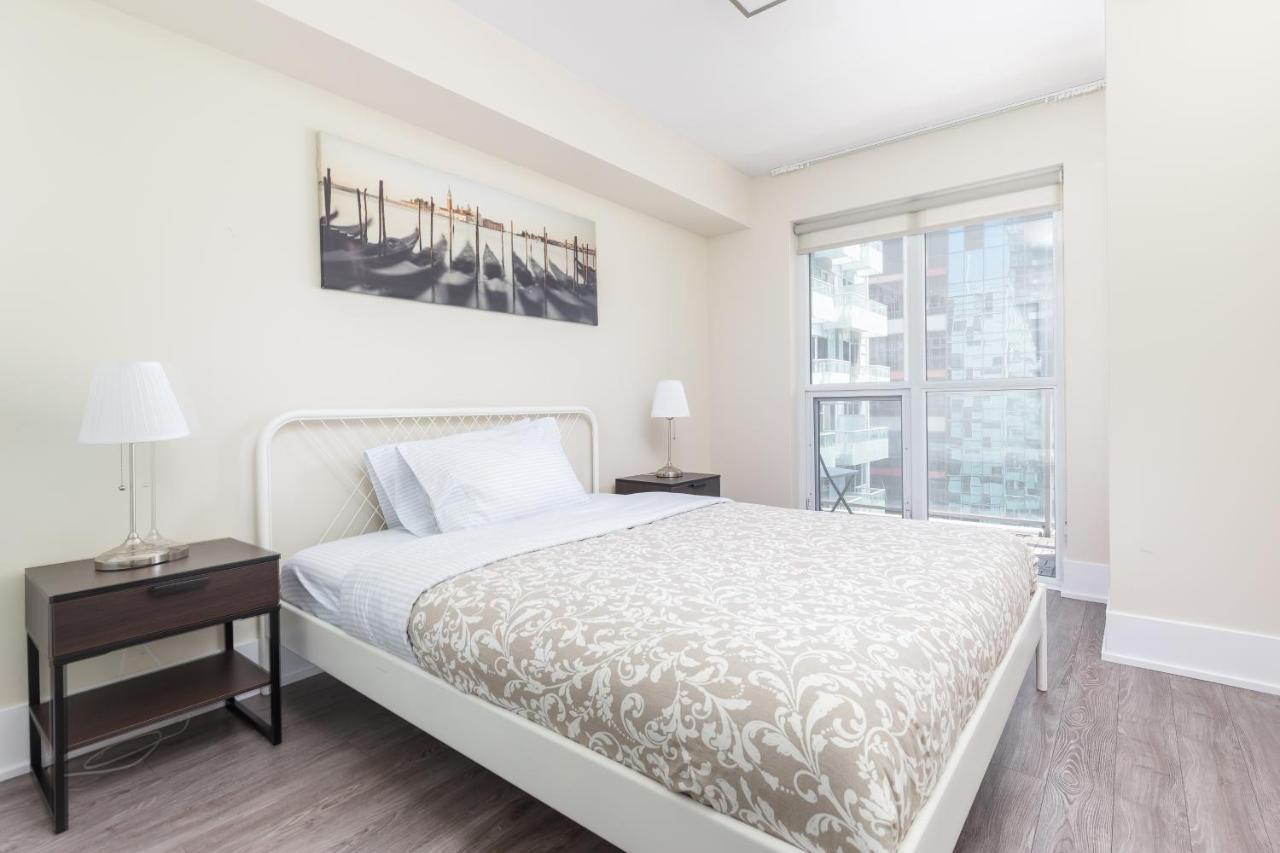 Apartmán Across From The Cn Tower, Metro Toronto Convention Centre And Rogers Centre In Downtown Toronto Core Exteriér fotografie