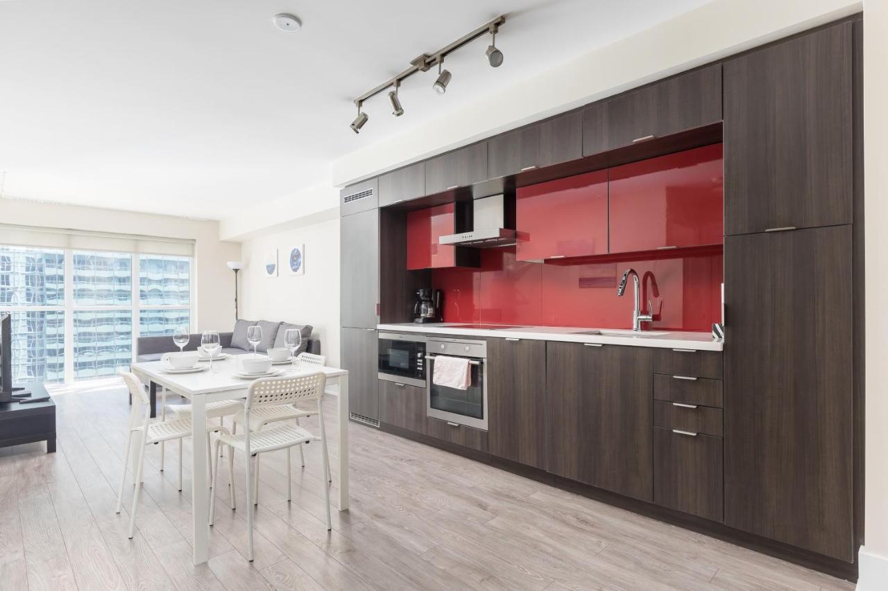 Apartmán Across From The Cn Tower, Metro Toronto Convention Centre And Rogers Centre In Downtown Toronto Core Exteriér fotografie