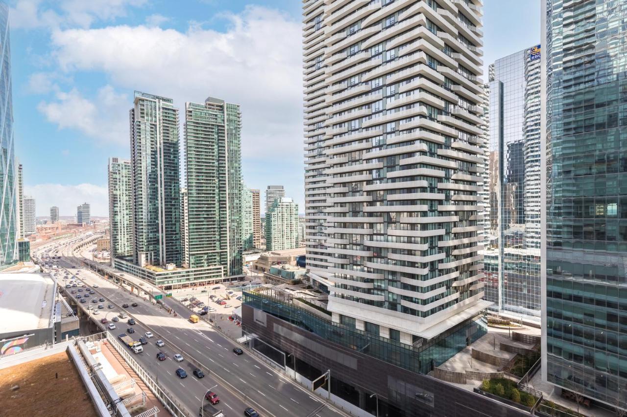 Apartmán Across From The Cn Tower, Metro Toronto Convention Centre And Rogers Centre In Downtown Toronto Core Exteriér fotografie